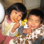 子供たちと一緒に実家の畑仕事、手伝ってくれるのが有難い