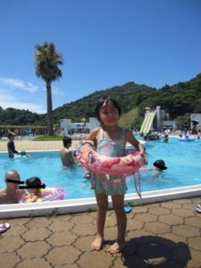 子供に外で遊べなんて危なっかしくて言えない暑さですね