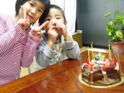 レクールのマスターがケーキを持ってきてくれました