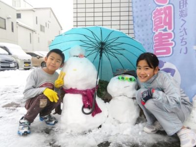 久々の積雪に大興奮の子供たち、朝からお風呂2回入りました