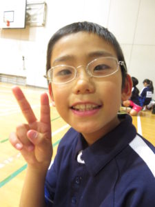 バドミントンの練習中