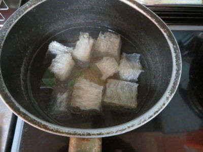 梅シロップと寒天で梅シロップ寒天を作りました