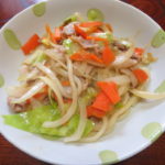 黄砂の掃除で朝からマンションの廊下を掃いてました