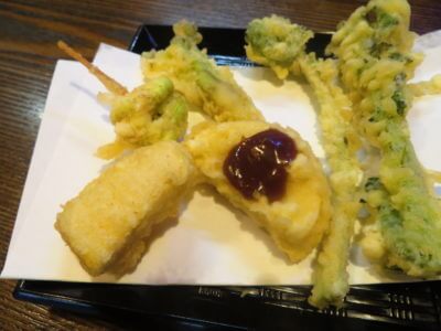 採れたてのタケノコを持参して「天ぷら食堂田丸」で揚げてもらった