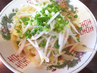 昼休憩に抜け出して刀削麺。「老四川新天地店」にて刀削担々麺