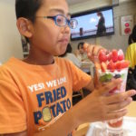 早朝お散歩が出来るのも７時まで。陽が昇ると歩いてられないわ