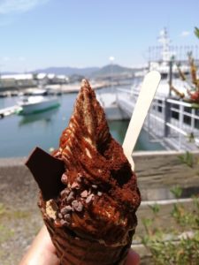 午前と午後の2回に分けて畑仕事、合間にちょっと子供たちとデート