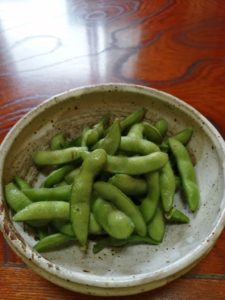 全然雨が降らないので、野菜の水やりが大変です
