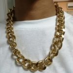 こんなデカいネックレスを何故選択したのか、娘の気持ちが分からない