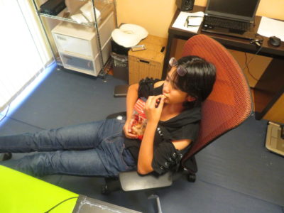 娘は試験期間中なのに完全に現実逃避、勉強したくない年頃よね