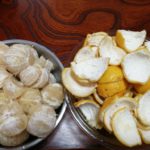 収穫した柚子の皮むき＆果汁絞り、それを嫁さんが調理中