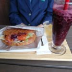 娘と一緒に「Ｃａｆｅさくら」へ、ここは安くて美味しいわ