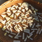 3連休も営業中、空き時間に干し大根を作ってみました