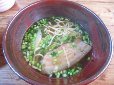 沖縄そば4軒食べ歩き、もっと食べたいけどお腹に入りきらない