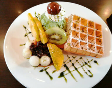 知り合いの飲食店に顔を出しに行く。本日は「your cafe」さんへ