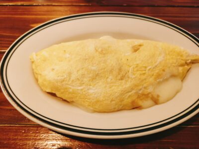 中区中町ブラッスリーワカノさんでラクレットチーズのオムレツ