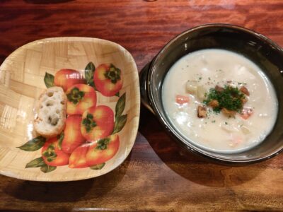 洋食こけもも　一口パンとスープ