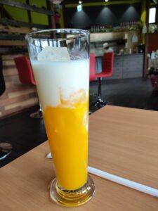 アチャのマンゴーラッシー