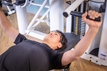 筋トレをして身体を絞る