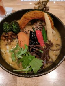 丸ごとチキンレッグと野菜のカリー