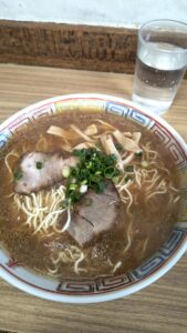 三原市来々軒の中華そば