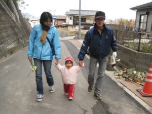 娘を連れて墓参り、ゆっくりと