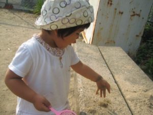 昼間は暑くて治療院の外を歩く人もまばらです