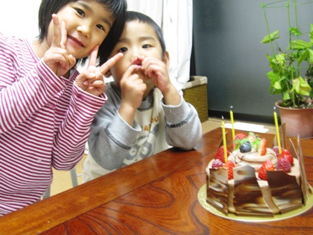 ケーキを食べる